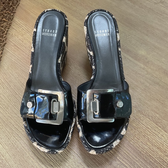 Stuart Weitzman Clipper Black Patent Giraffe Wedge Sandals - Picture 9 of 9